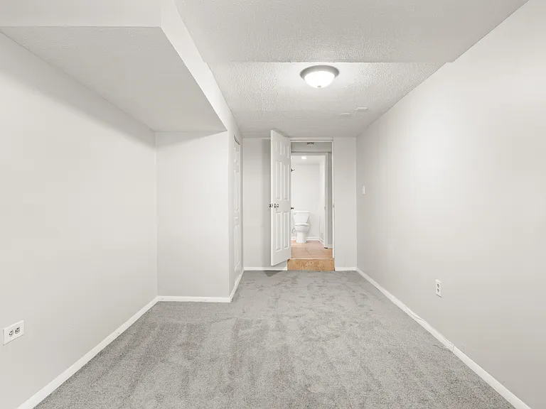 209 Douglas St NE — Photo 24