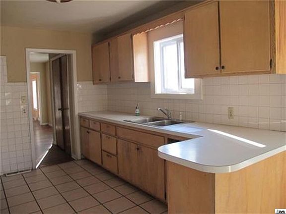4th image of 366 S 9th St