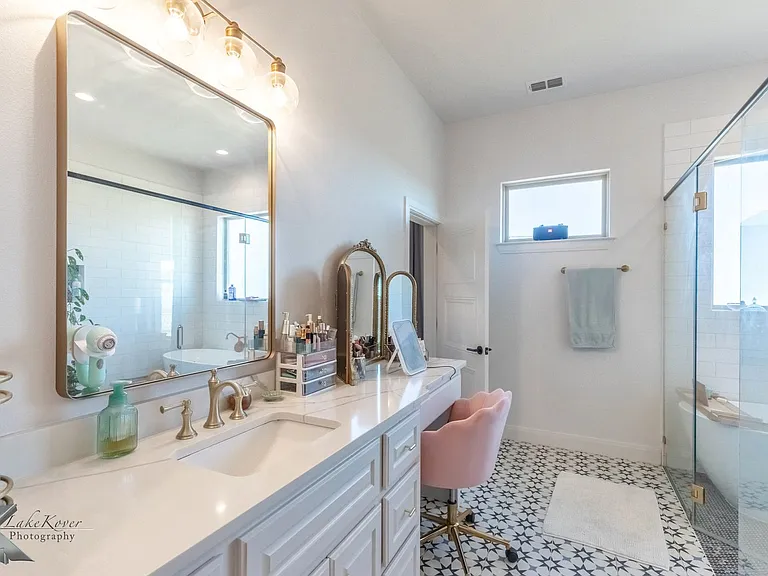 233 Calumet St — Photo 33