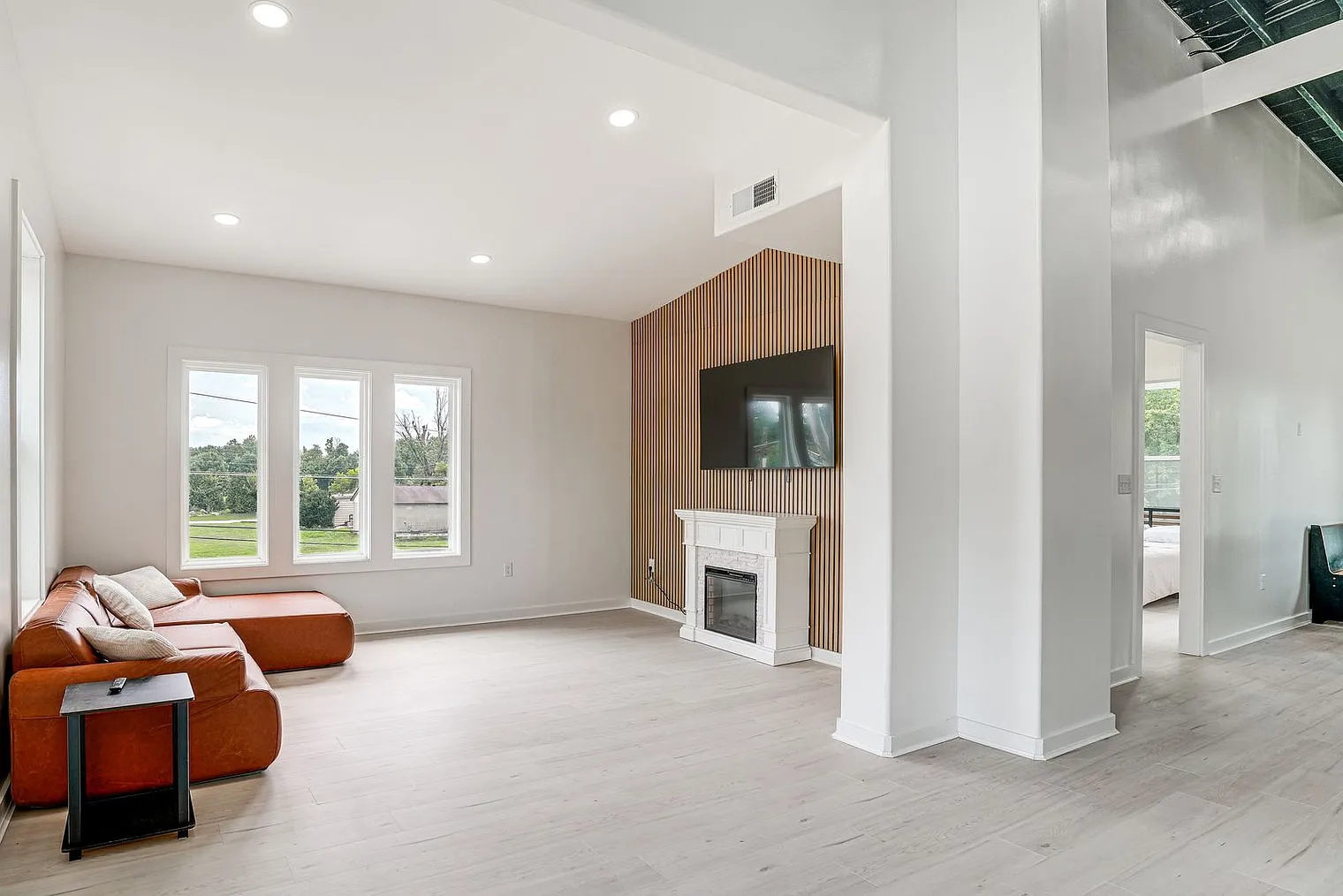 6 bed, 3.0 bath, 3196 sqft, $9,114 — Photo 1