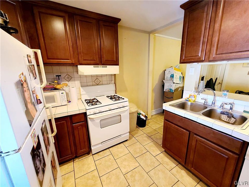 2nd image of 653 N Irving St