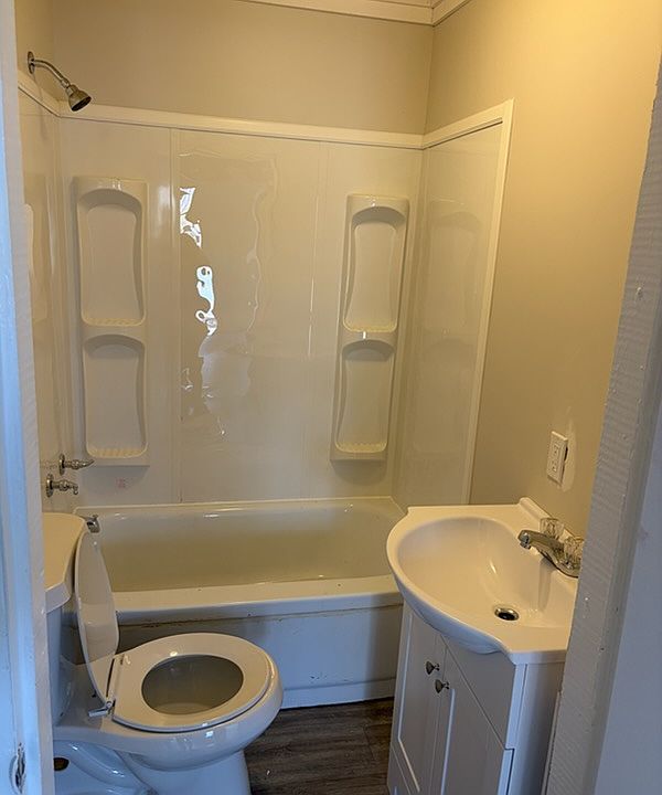 1st image of 1053 Creswell St
