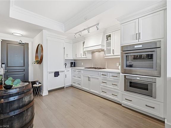 5th image of 2060 Lakeshore Rd #1102