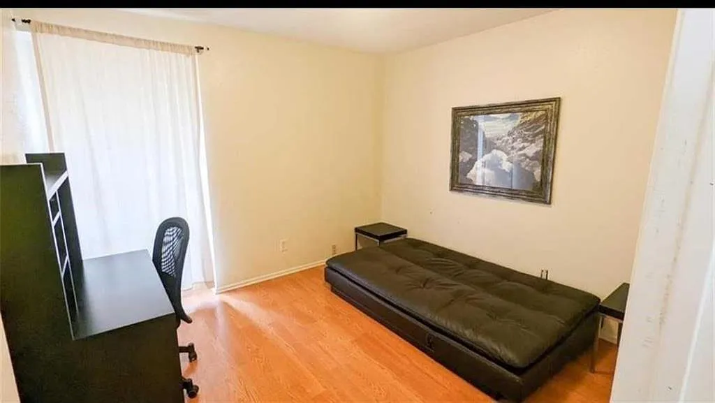 2 bed, 2.0 bath, 864 sqft, $1,350 — Photo 3