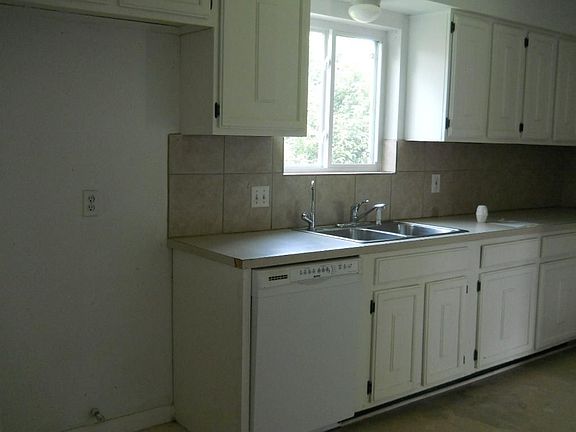 4th image of 16319 Hickory Knoll Dr