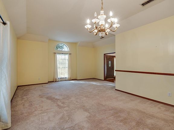 5th image of 3102 Lombard Dr