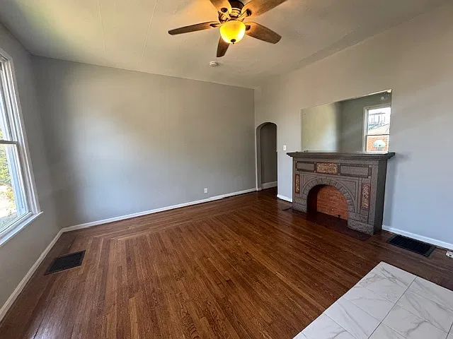 4 bed, 2.0 bath, $1,900 — Photo 3