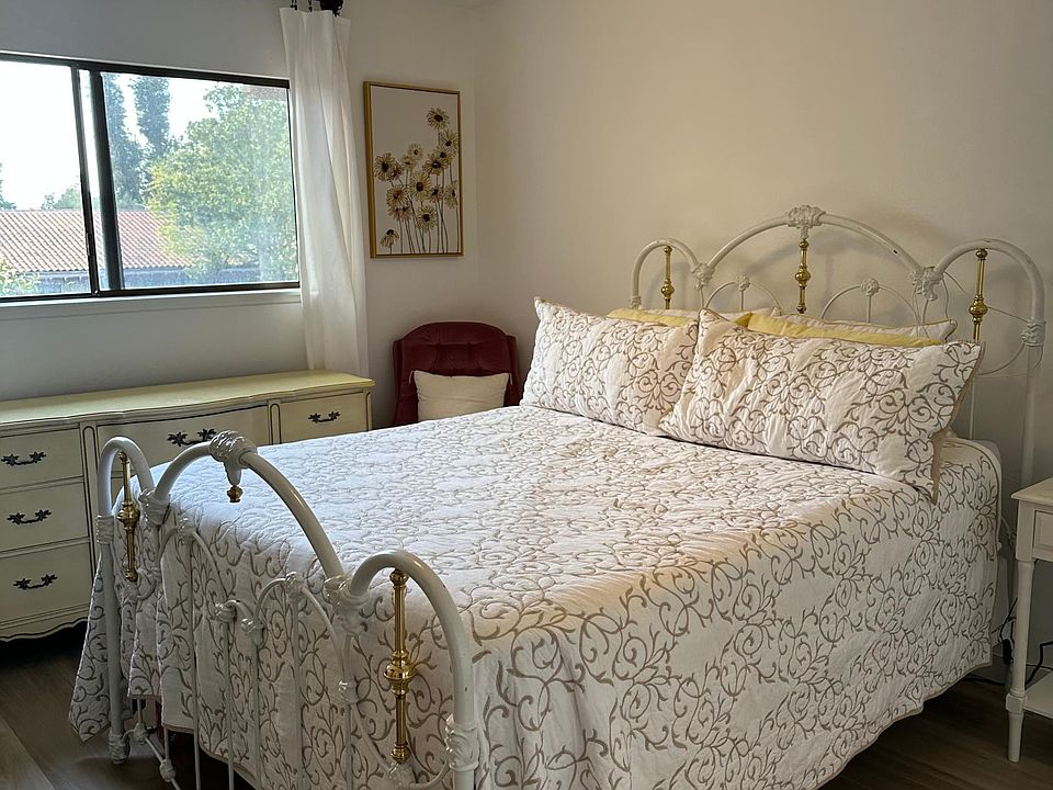 1st image of 4587 Foxenwood Ln