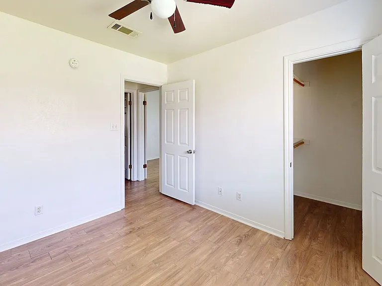 802 Hackberry St — Photo 11