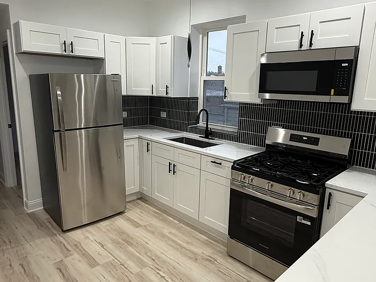 7337 S Green St #2 — Photo 6