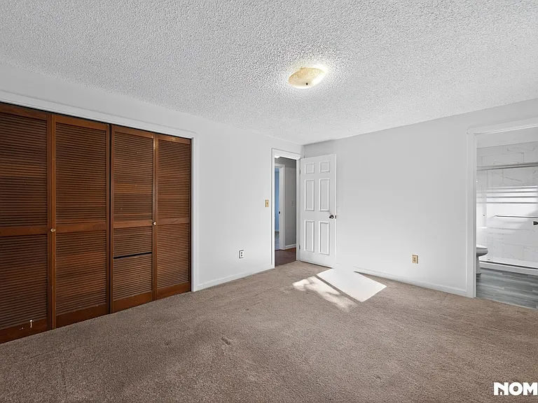 5615 S 141st St — Photo 14