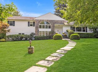 60 Westgate Blvd, Manhasset, NY 11030
