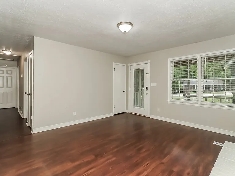 155 Sunny Ln — Photo 5