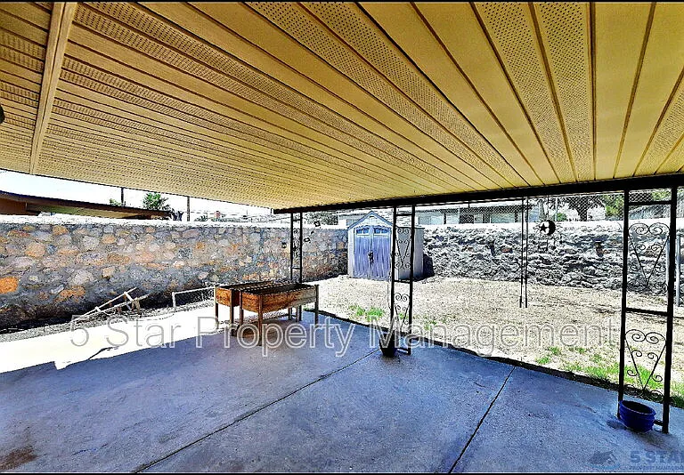 10117 Mercedes St — Photo 38