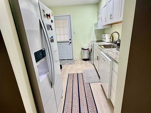 3rd image of 703 N Dudley Ave #1203