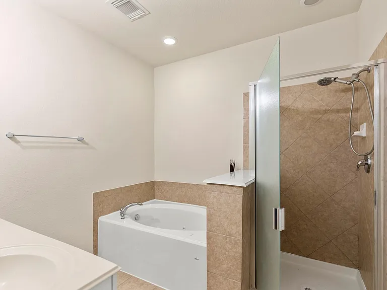 1146 Glenwood Canyon Ln — Photo 17