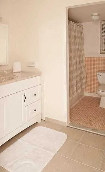 Jamestown Square Apartments — Photo 11
