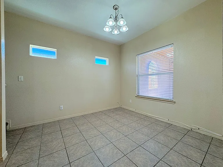 10421 Silvercloud Dr — Photo 8