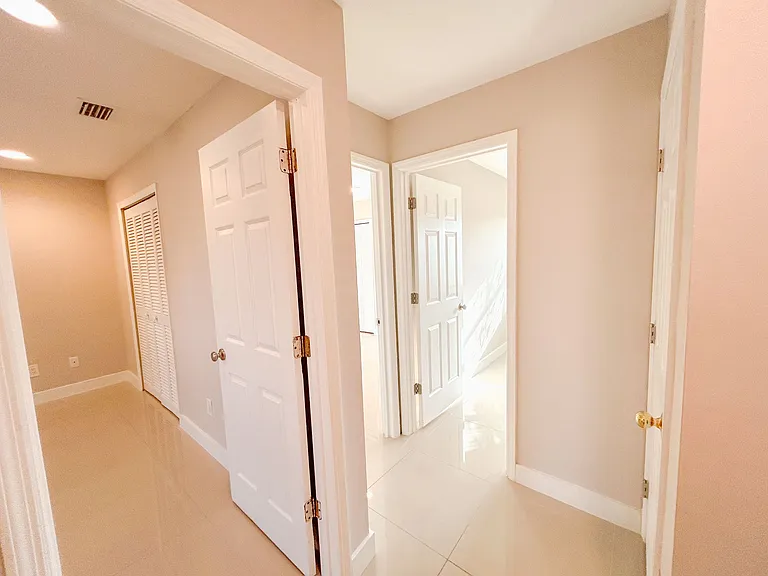 967 SW Aviation Ave — Photo 21