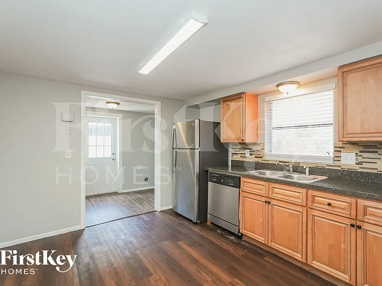 7915 Foxbloom Dr — Photo 6