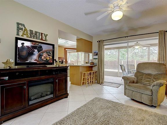 3rd image of 2750 Peachtree Cir