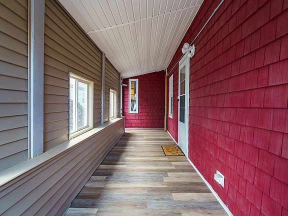 2nd image of 26 Benefit St