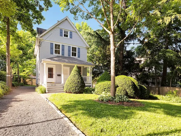 242-09 Pine St, Little Neck, NY 11363