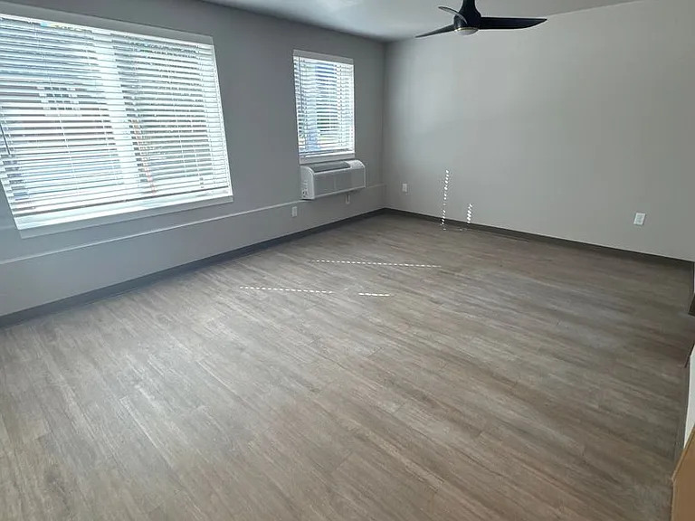 726 W Prospect Rd #117 — Photo 24
