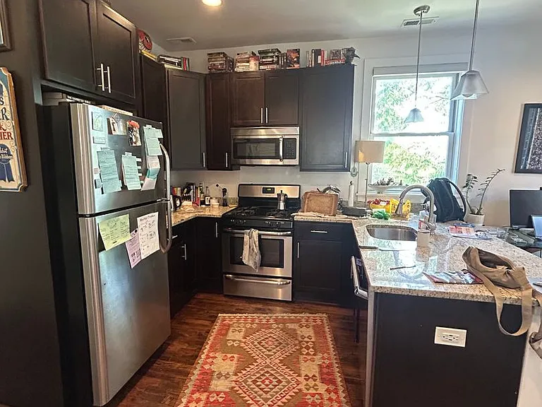 2247 W Thomas St #2R — Photo 4