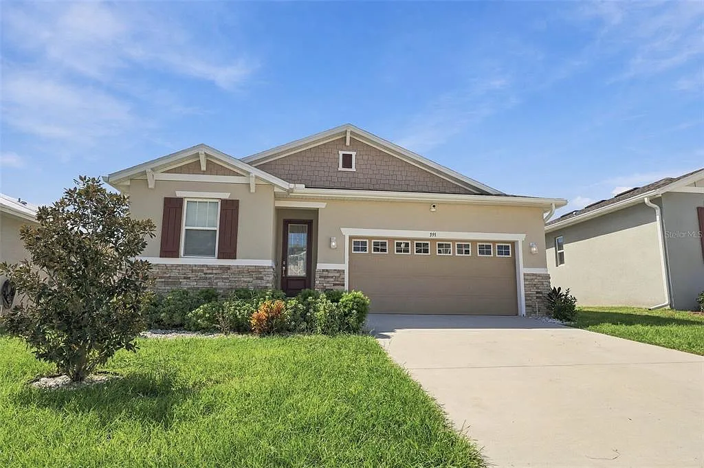 4 bed, 2.0 bath, 1949 sqft, $2,300 — Photo 3