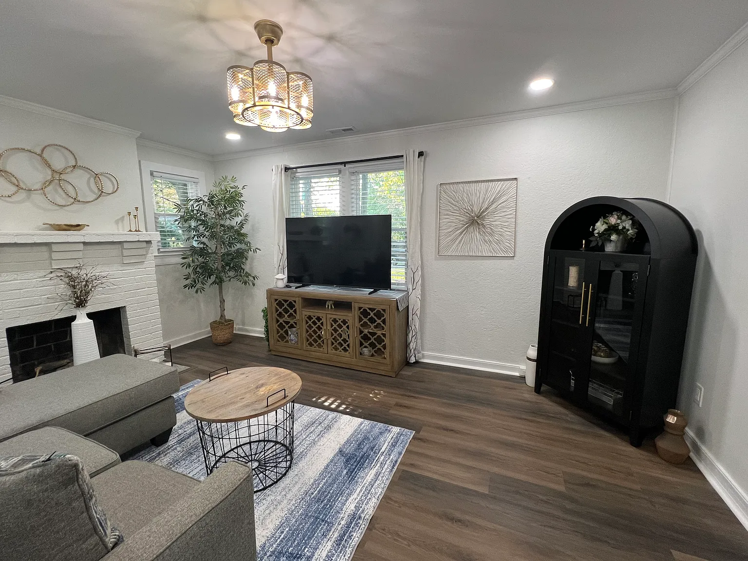 2 bed, 1005 sqft, $2,200 — Photo 2