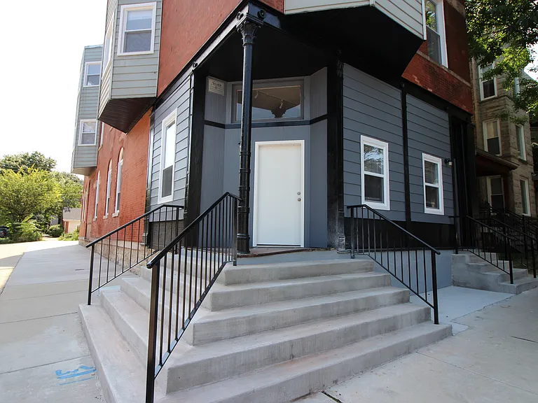 1801-05 W School St #1 — Photo 2