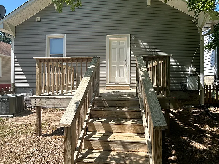 73 Douglas Ave NW — Photo 8