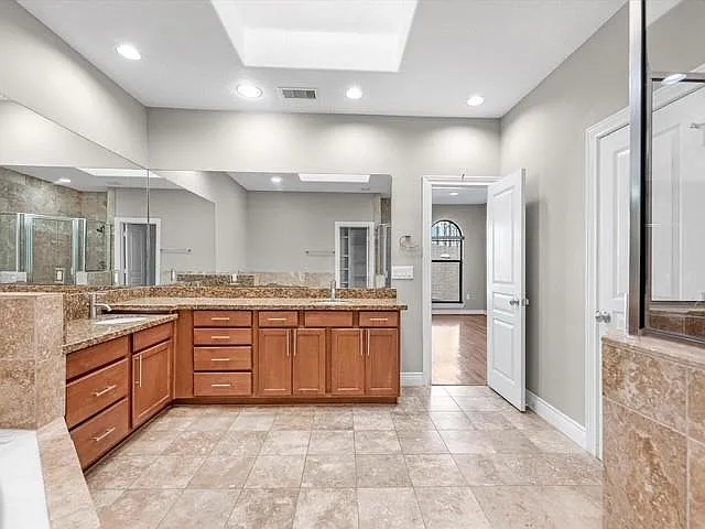 2505 Dallas St — Photo 2