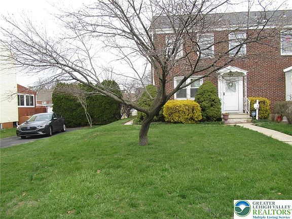 2nd image of 329 W Brookdale St
