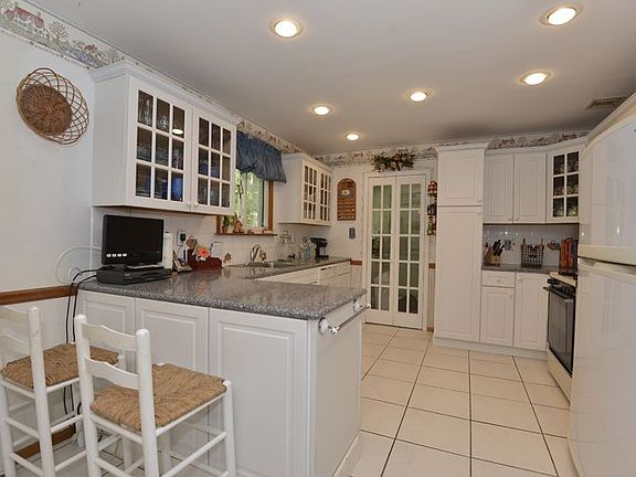 5th image of 29 Millbury Ln