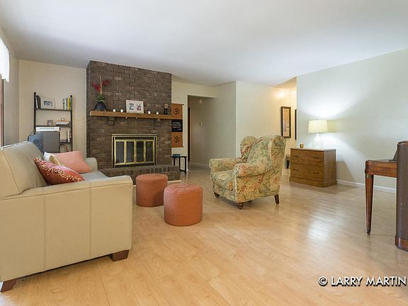 3rd image of 839 Bellewood Dr SE