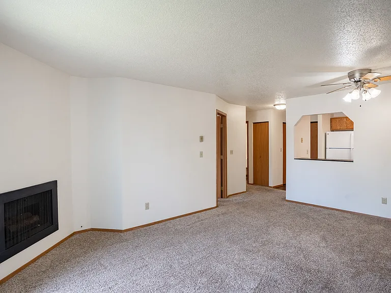 Fargo, ND Westview Towers Apartments | Living
