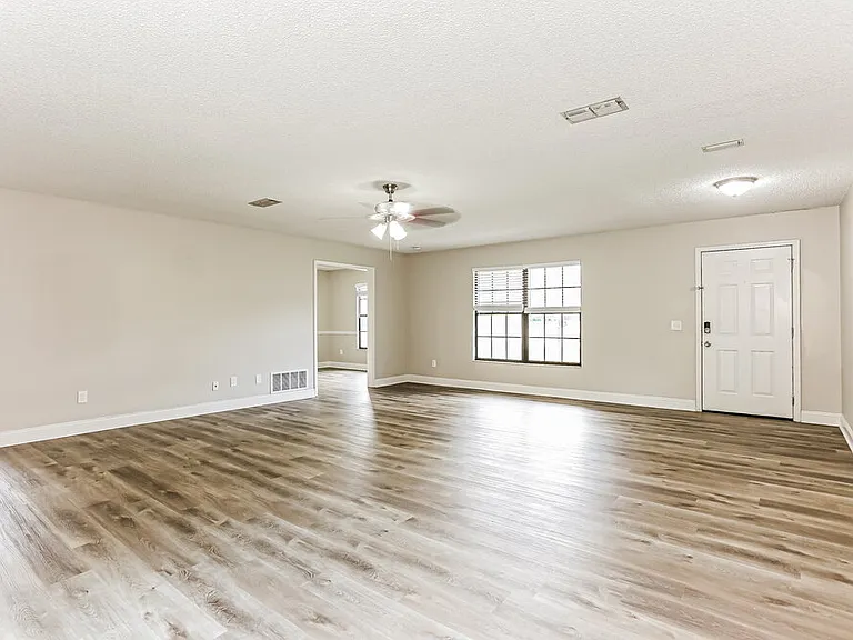 2553 Sandlewood Cir — Photo 4