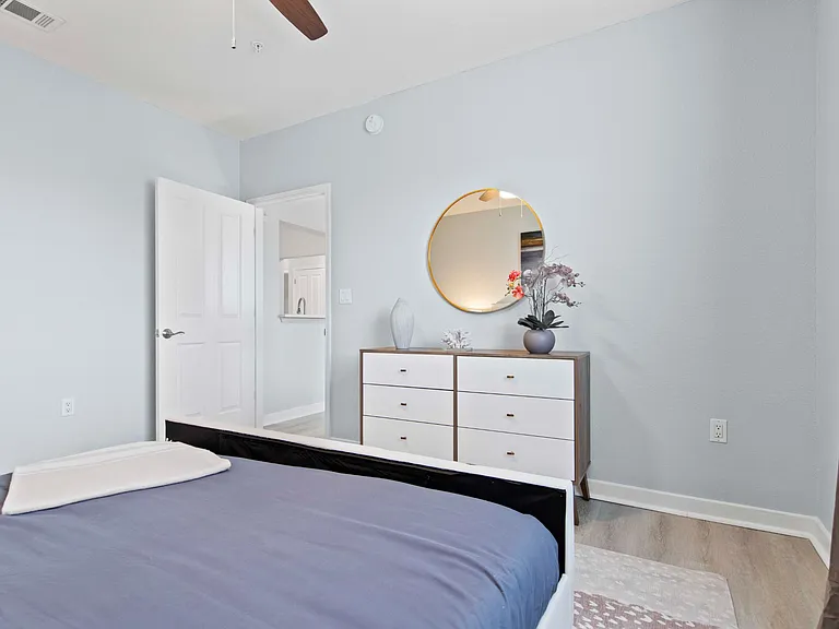 Elan Apartments — Photo 20