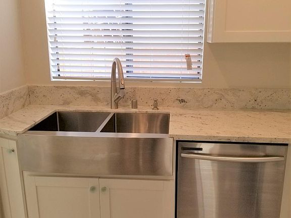 5th image of 1115 S Swall Dr #1