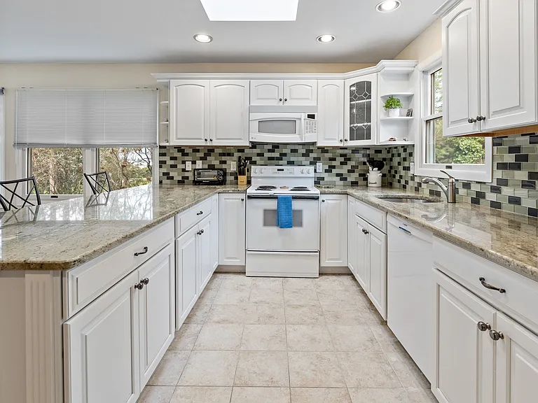 74 Scotts Landing Rd — Photo 5