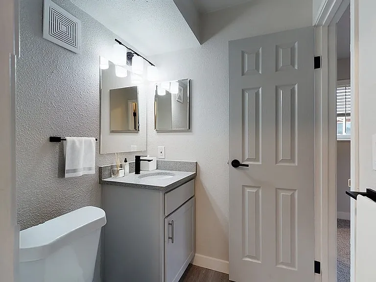 Ridgeline Arvada Apartments — Photo 7