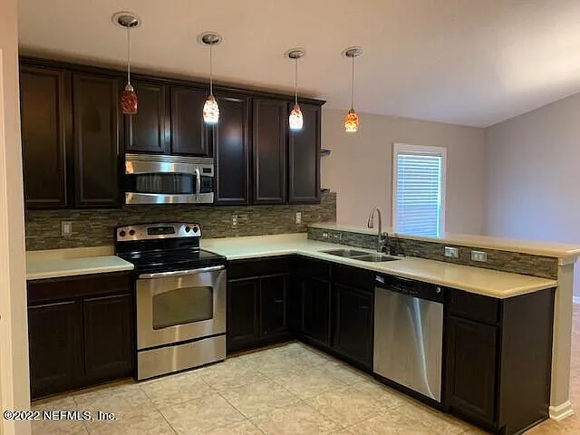 4 bed, 3.0 bath, 2311 sqft, $2,495 — Photo 4