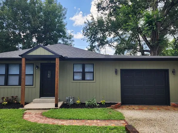 306 Oak St, Elwood, KS 66024