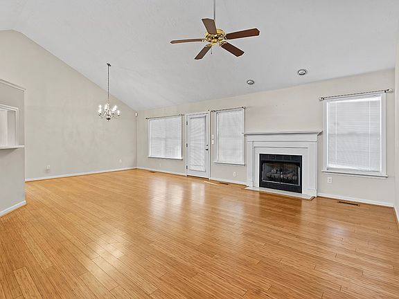 3rd image of 121 Orchard Park Dr