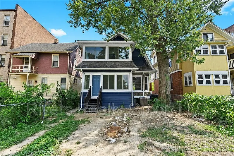 3 bed, 2.0 bath, 2681 sqft, $2,400 — Photo 3