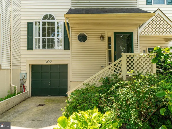 307 Thyme Ln, Philadelphia, PA 19128