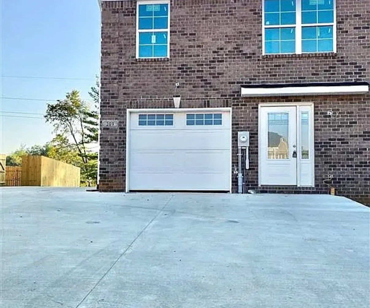 3 bed, 1766 sqft, $1,950 — Photo 1