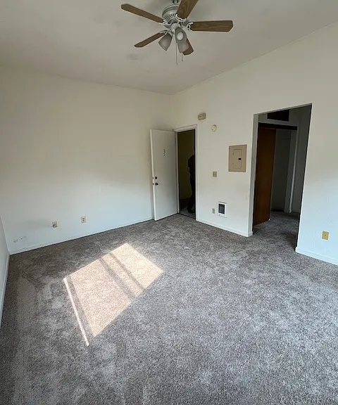 2323 NW Irving St #3 — Photo 1